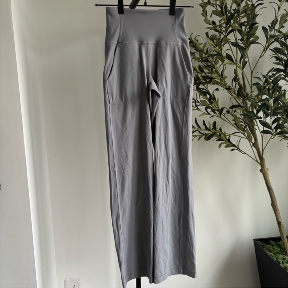 • [Lululemon] Flare Legging •